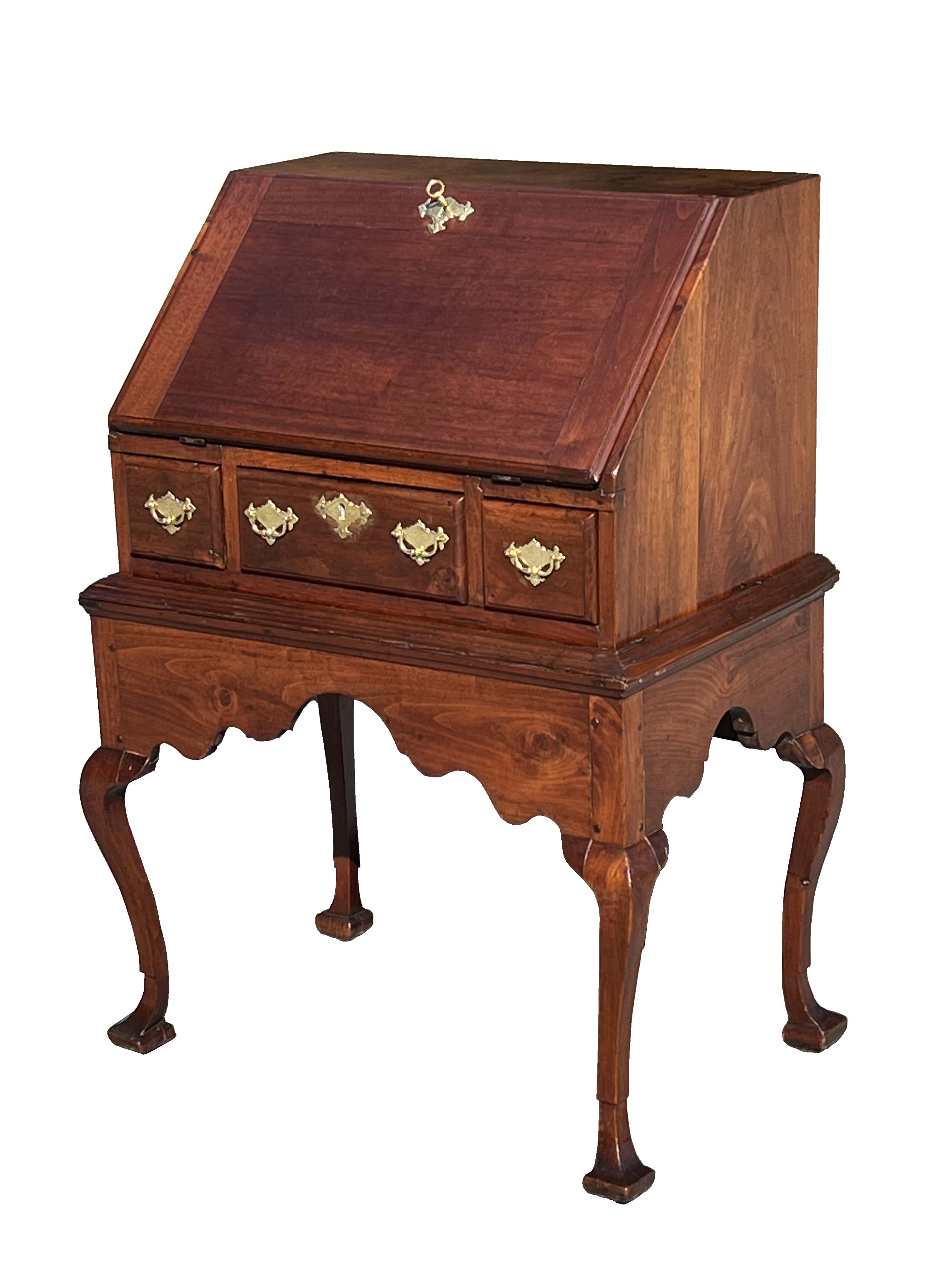 Annapolis Queen Anne Desk on Frame
